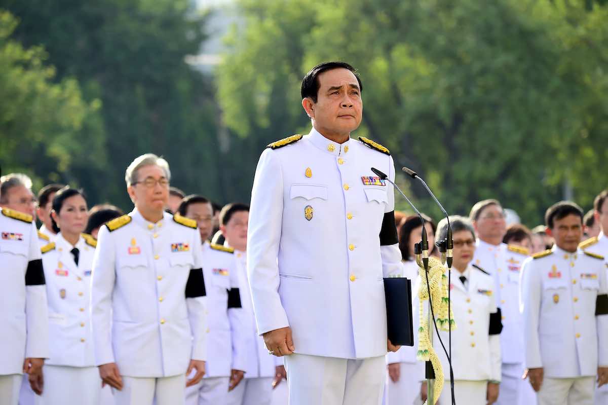 Prime Minister and wife offer alms to 89 monks on National Father’s Day 5 Dec