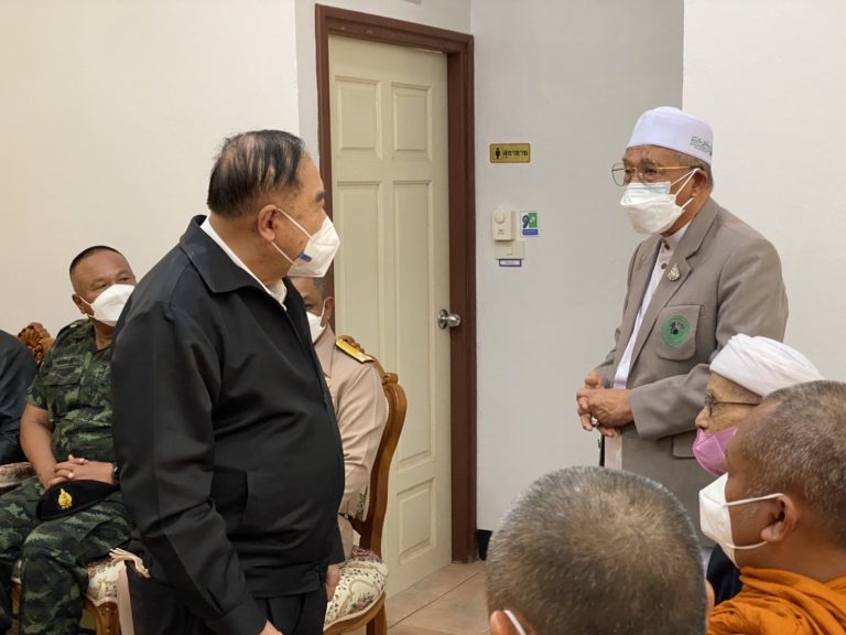 Prawit expedition to the flooded area in southern provinces