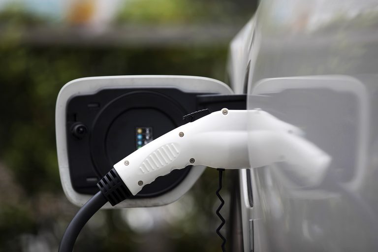 EA to Invest Over 2 Billion Baht in E-Bus Charging Stations