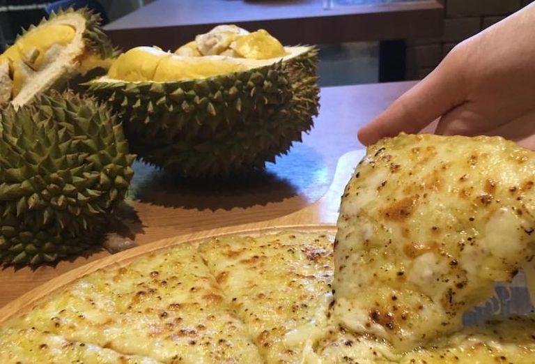 Come at the Baan Khao Lak Beach Resort to taste the delicious Salika Durian Pizza