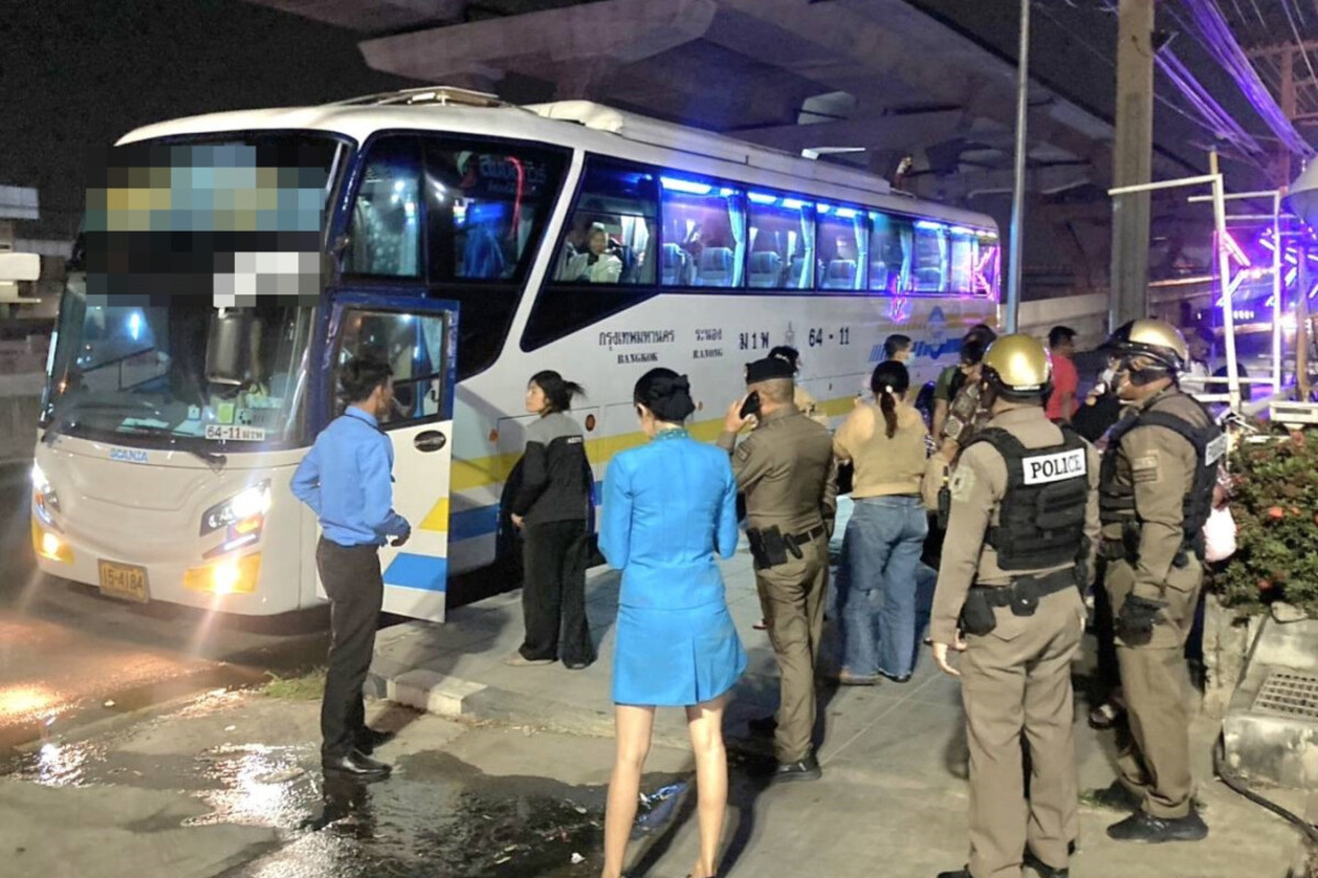 Panic Erupts as Smoke Fills Bus; 39 Escape Unscathed in Samut Sakhon